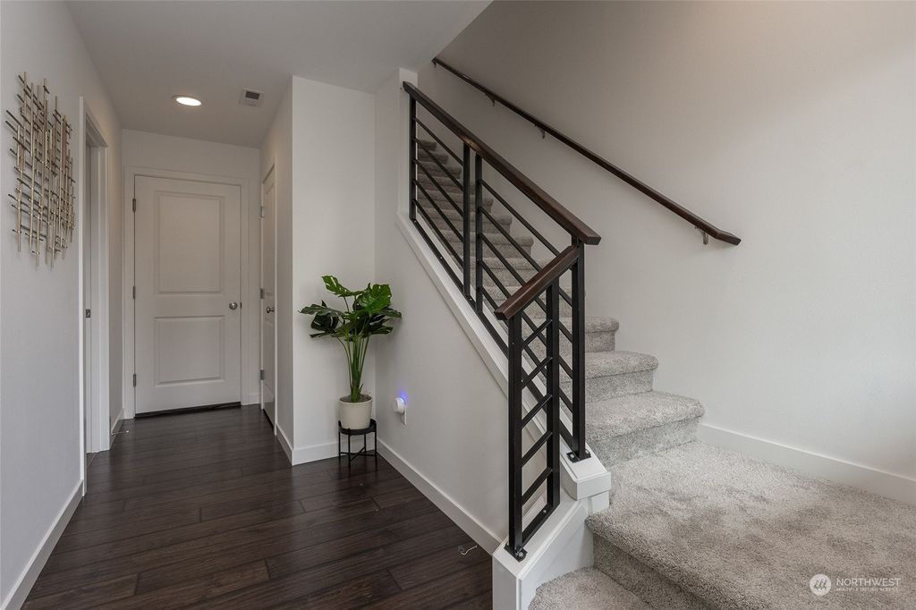 Photo of 1319 159th Place SW, Lynnwood, WA 98087 (MLS # 2293114)