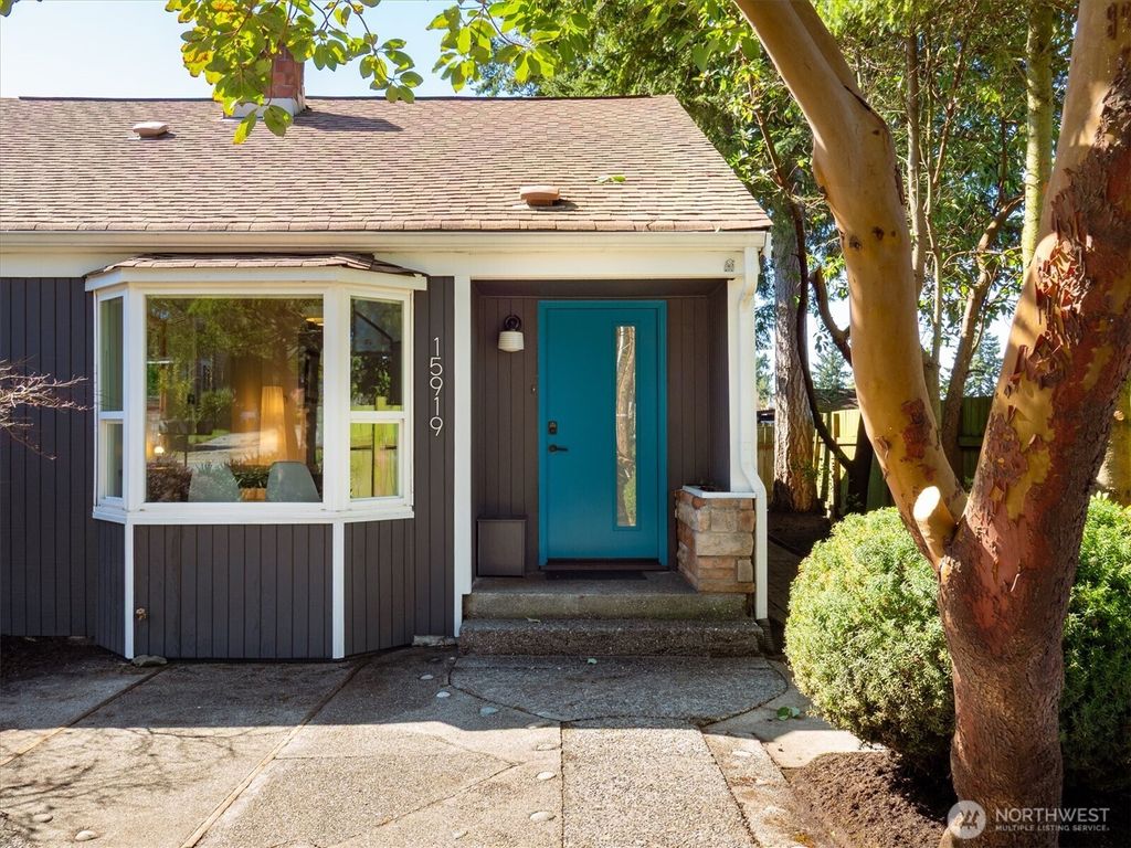 Photo of 15919 19th Avenue SW, Burien, WA 98166 (MLS # 2492447)