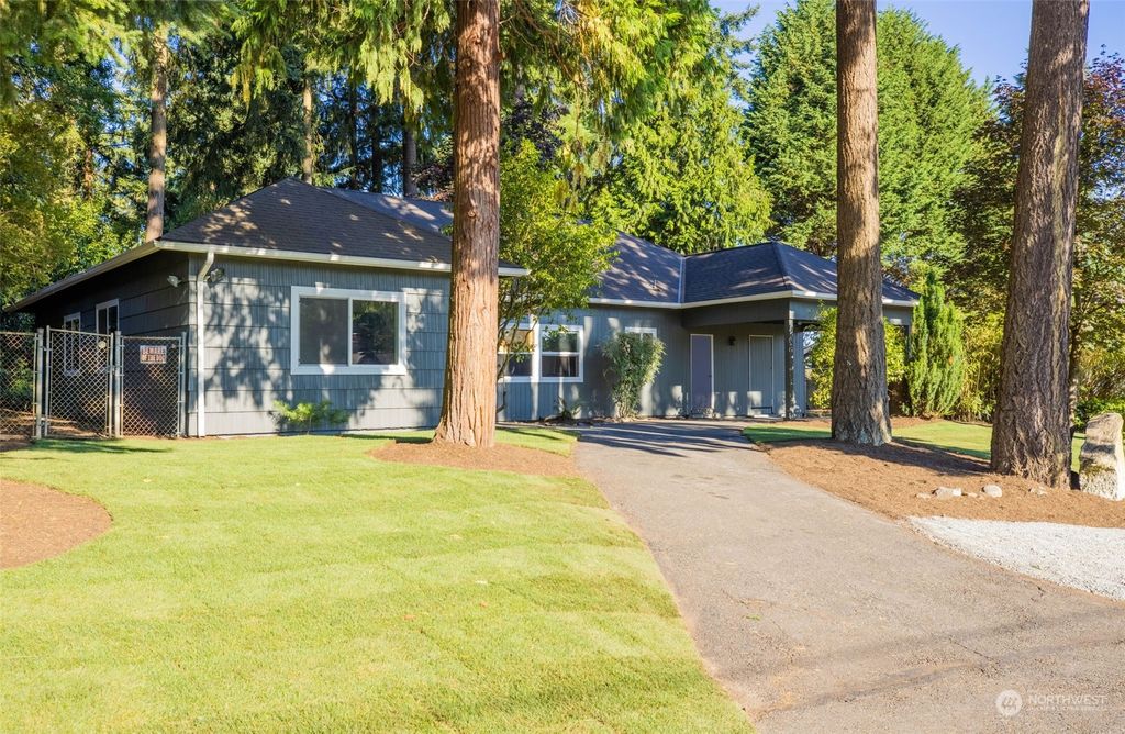 Photo of 14203 6th Avenue S, Burien, WA 98168 (MLS # 2147715)