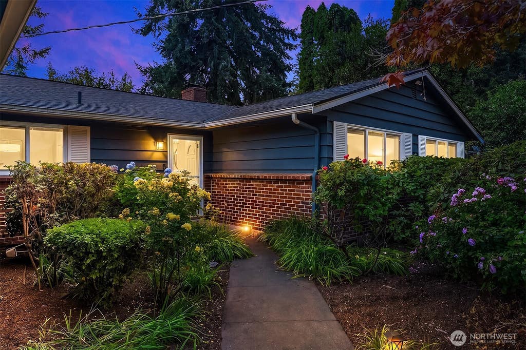 Photo of 16217 NE 25th Street, Bellevue, WA 98008 (MLS # 2574228)