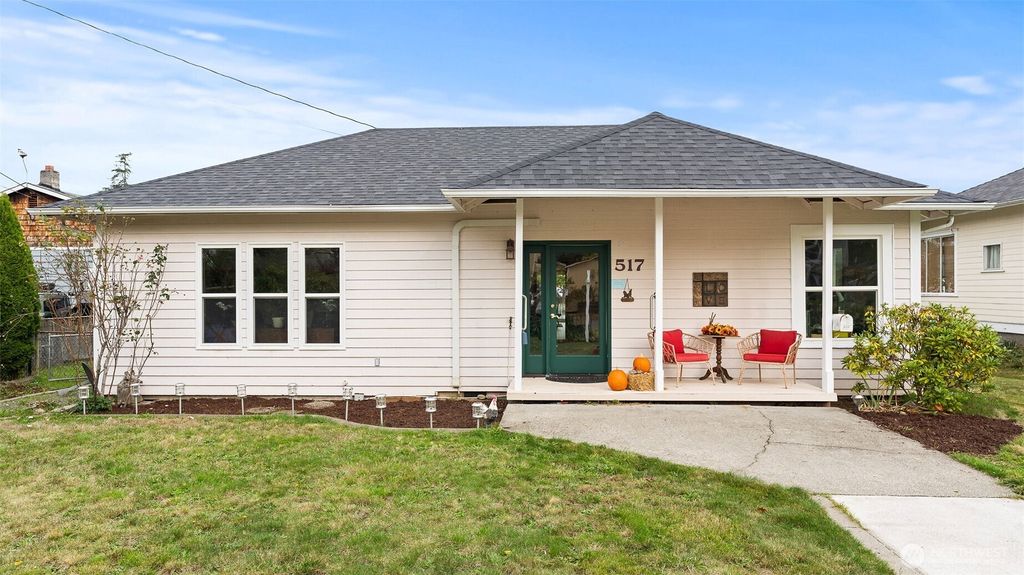 Photo of 517 Roberts Street, Monroe, WA 98272 (MLS # 2448237)
