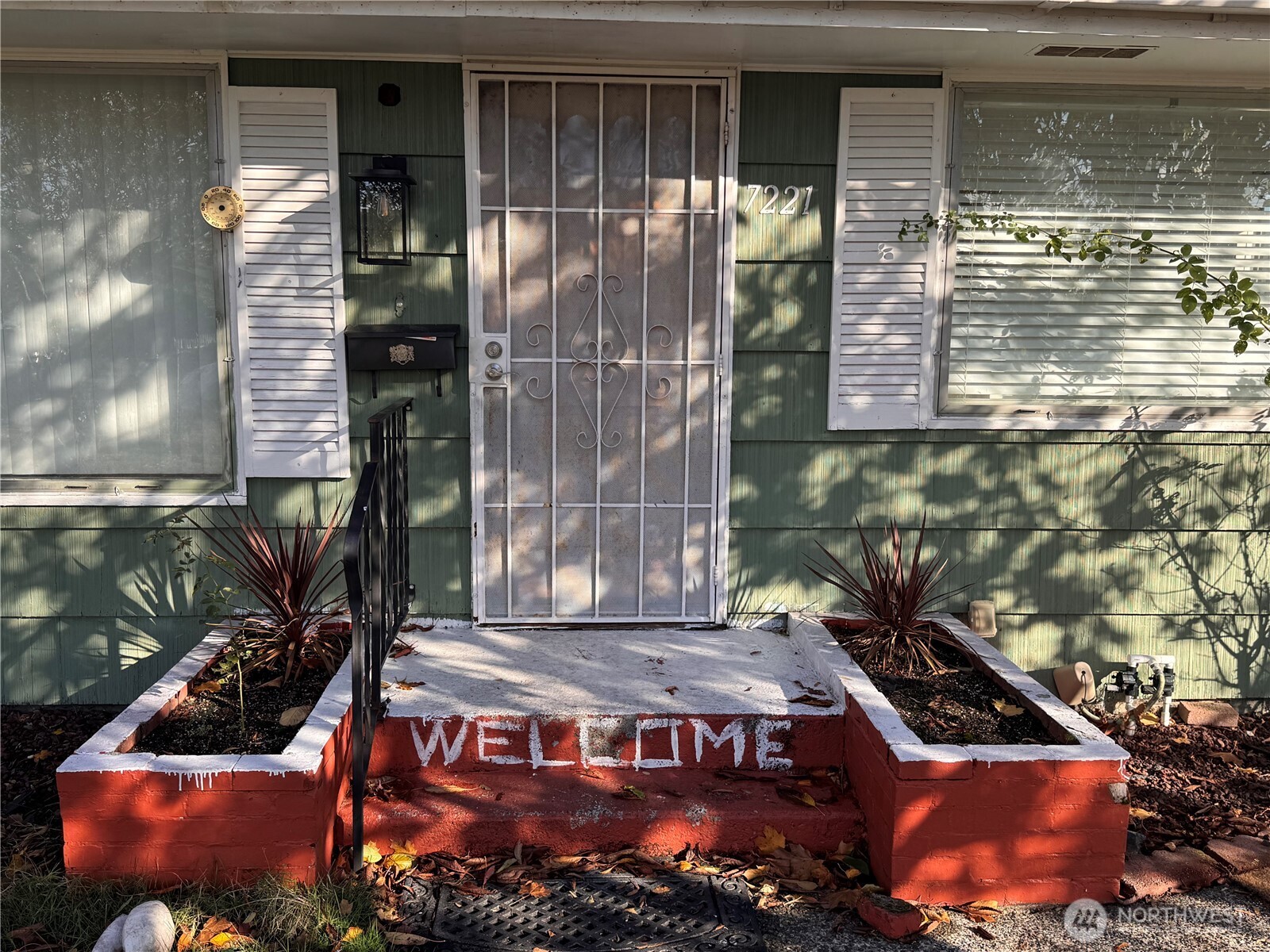 7221 S Warner Street