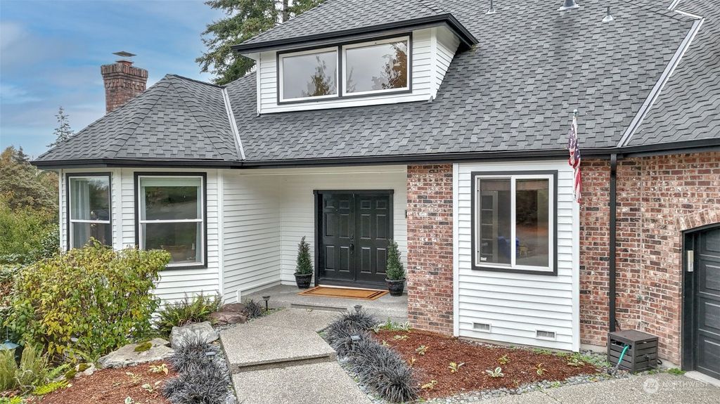 Photo of 17338 187th Place SE, Renton, WA 98058 (MLS # 2305295)