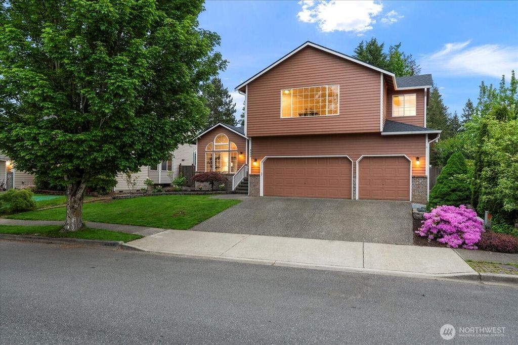 Photo of 4409 NE 6th Court, Renton, WA 98059 (MLS # 2374855)