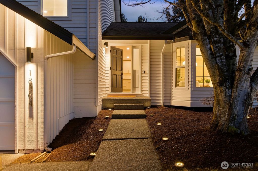 Photo of 18304 152nd Court SE, Renton, WA 98058 (MLS # 2485042)