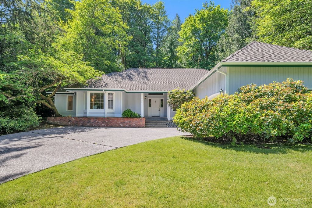 Photo of 3255 Sierra Court SW, Issaquah, WA 98027 (MLS # 2535203)