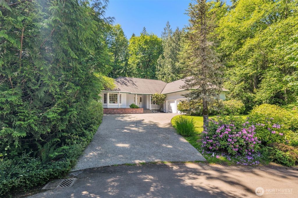 Photo of 3255 Sierra Court SW, Issaquah, WA 98027 (MLS # 2535203)