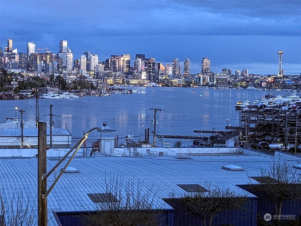 Photo of 3900 2nd Avenue NE #405, Seattle, WA 98105 (MLS # 2320287)