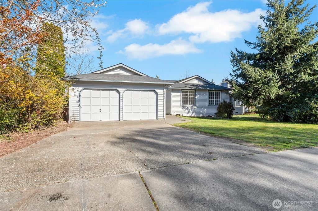 Photo of 34806 10th Place SW, Federal Way, WA 98023 (MLS # 2504205)