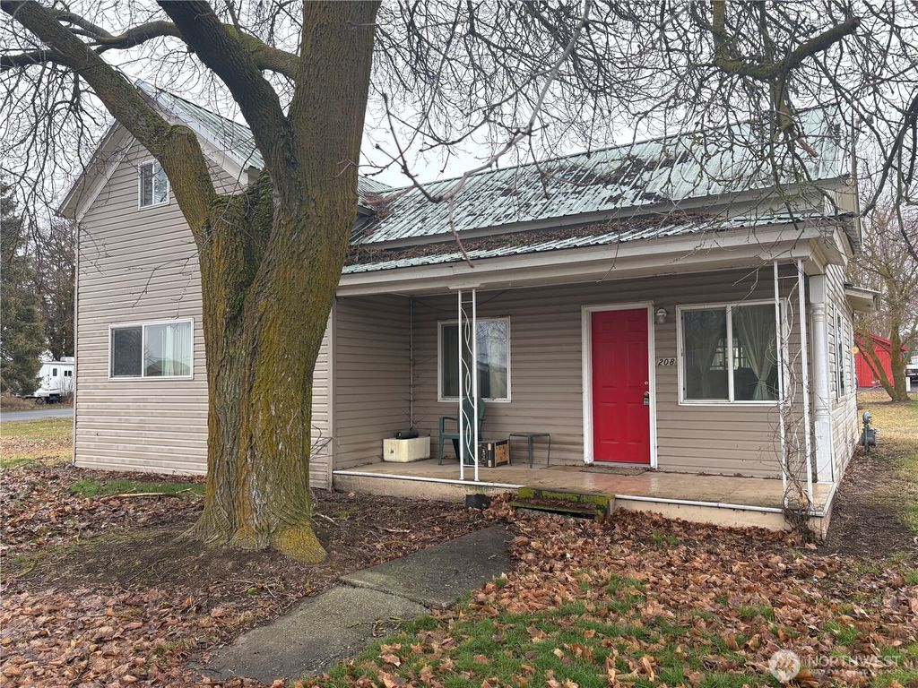 Photo of 208 N 3rd, Harrington, WA 99134 (MLS # 2476260)