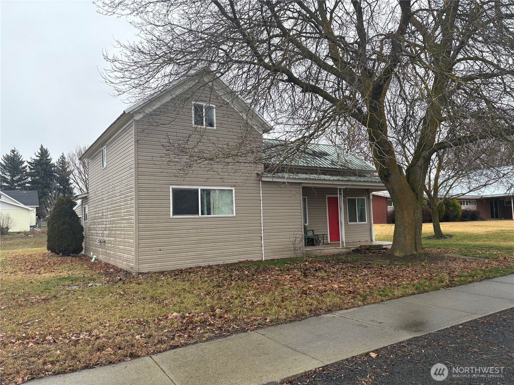 Photo of 208 N 3rd, Harrington, WA 99134 (MLS # 2476260)