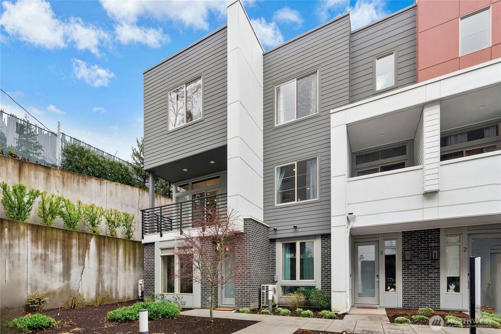 Photo of 11416 117th Lane NE #E004, Kirkland, WA 98034 (MLS # 2489076)