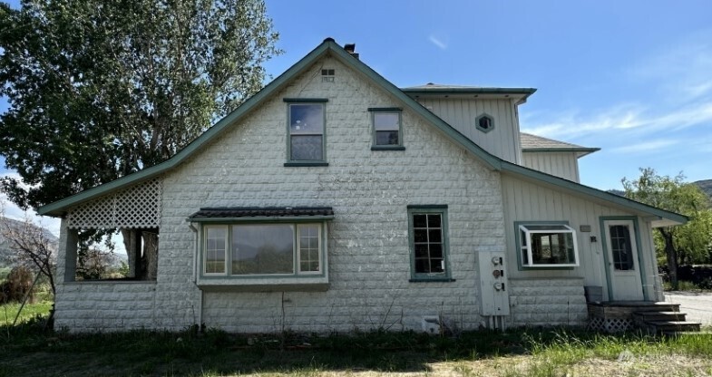 193 Golden Road