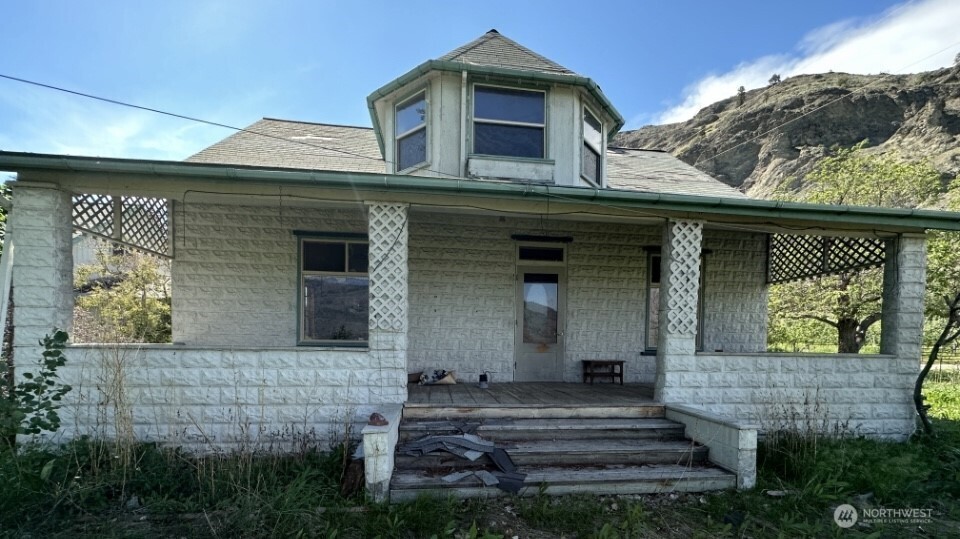 193 Golden Road