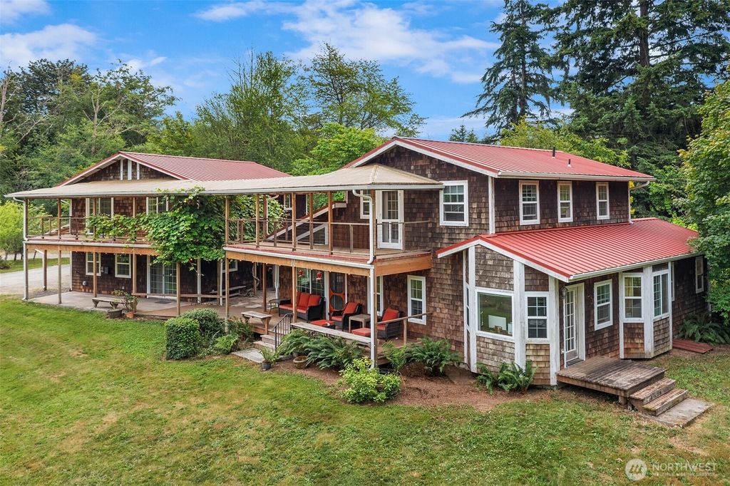 Photo of 10133 SW 204th Avenue, Vashon, WA 98070 (MLS # 2553884)