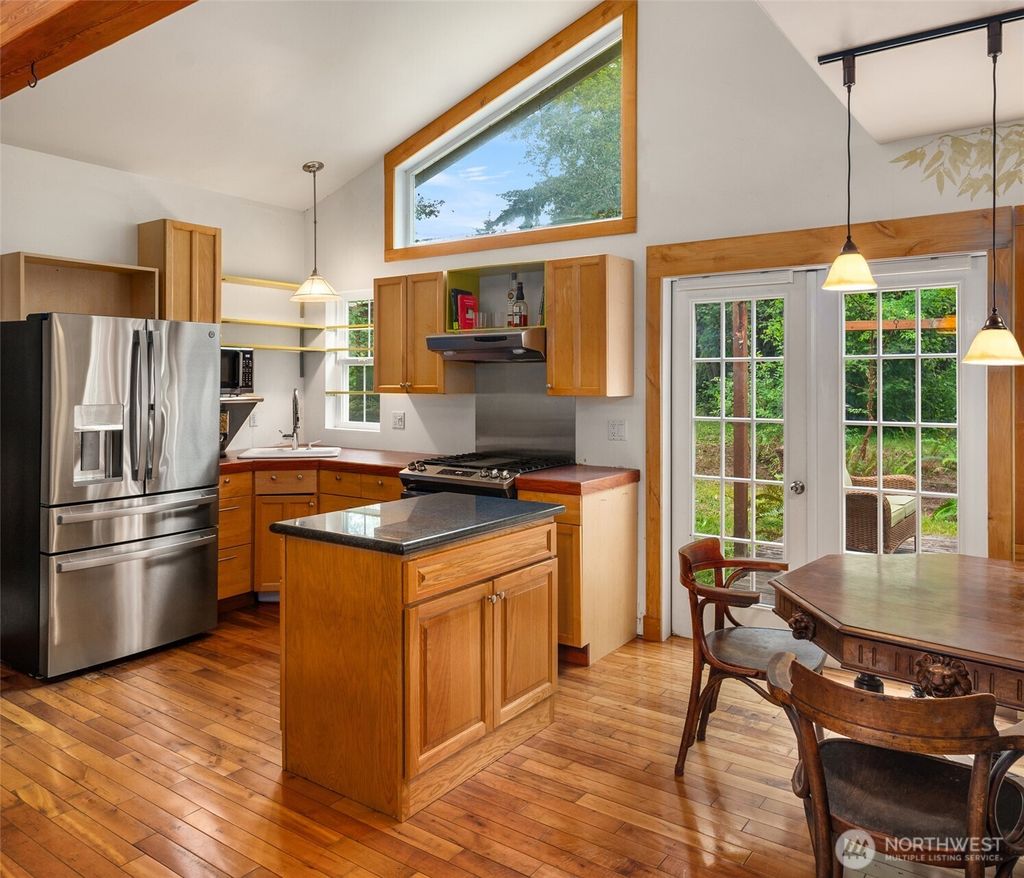 Photo of 10133 SW 204th Avenue, Vashon, WA 98070 (MLS # 2553884)