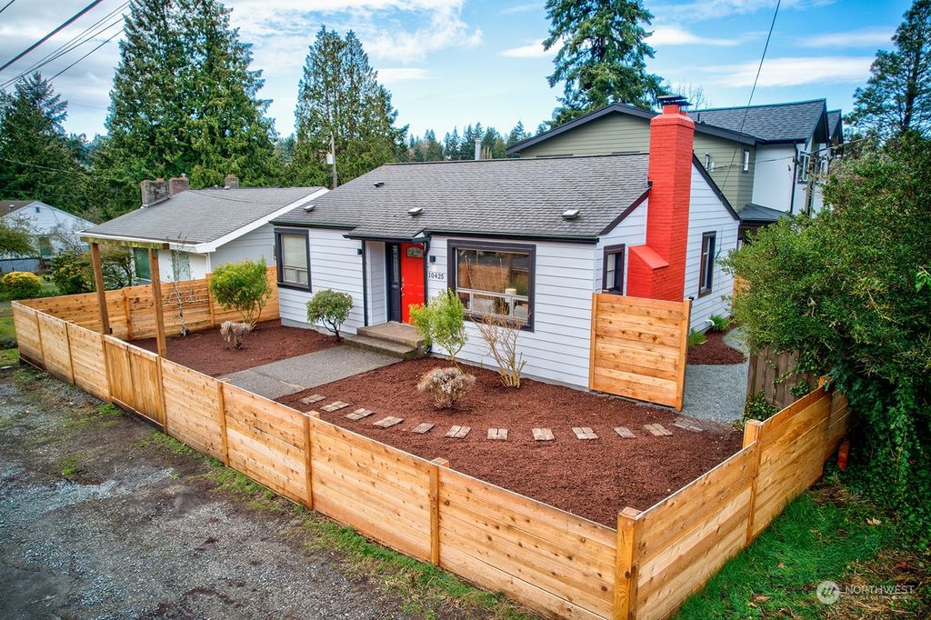 Photo of 10425 20th Avenue NE, Seattle, WA 98125 (MLS # 2050753)