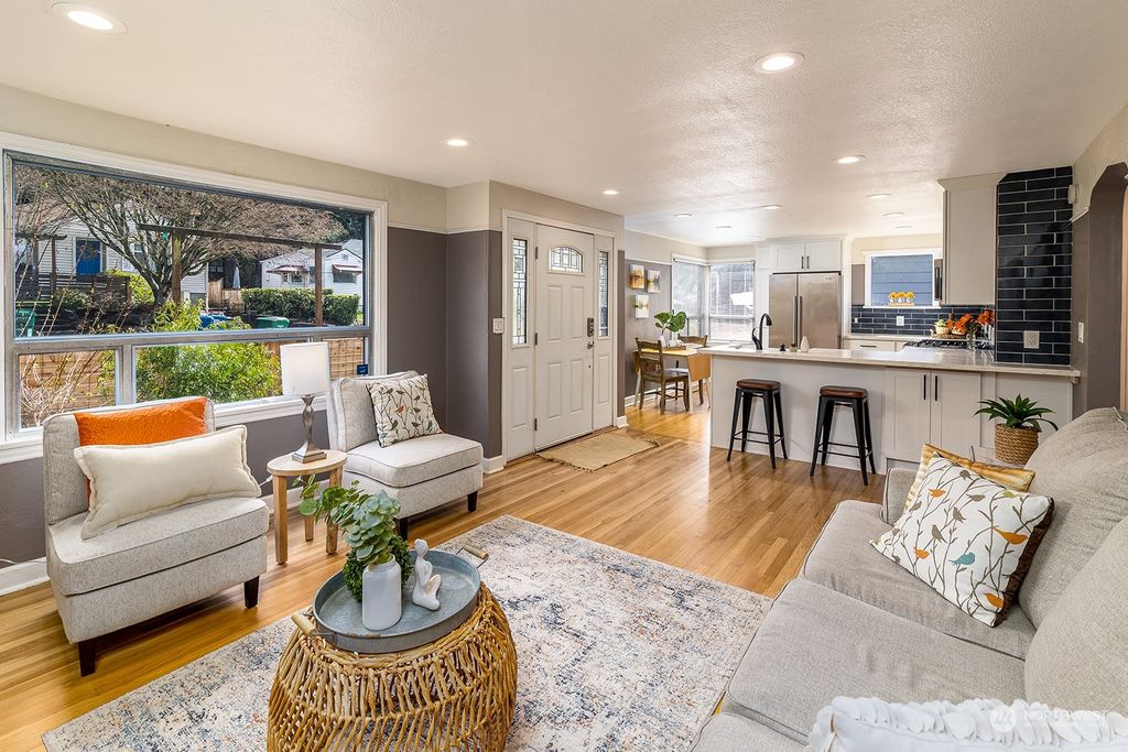Photo of 10425 20th Avenue NE, Seattle, WA 98125 (MLS # 2050753)