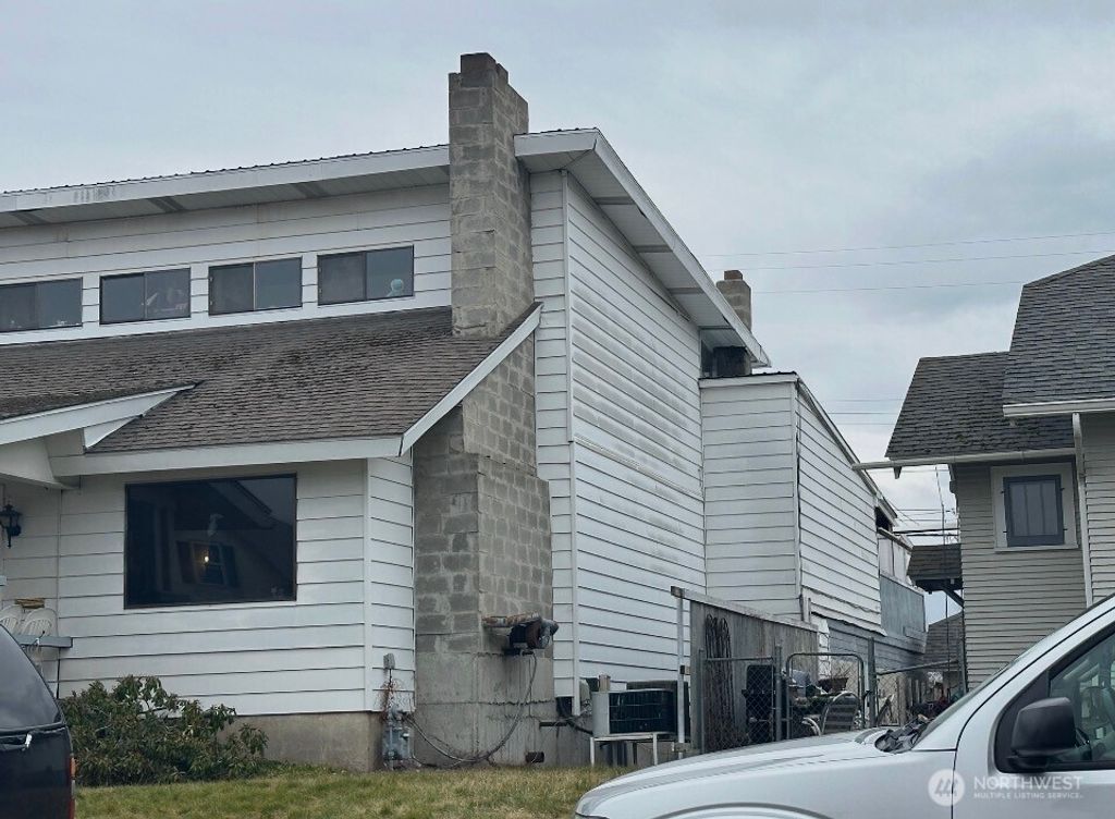 Photo of 34 E Glass Avenue, Spokane, WA 99207 (MLS # 2485990)