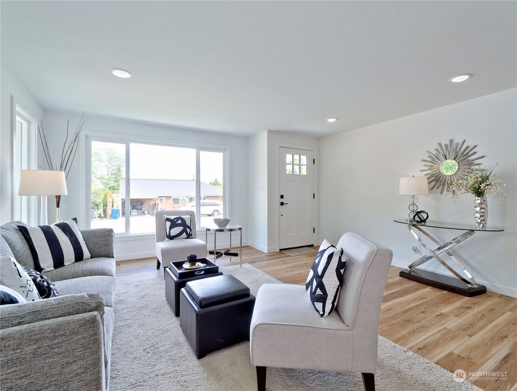 Photo of 11707 Fremont Avenue N, Seattle, WA 98133 (MLS # 2258224)