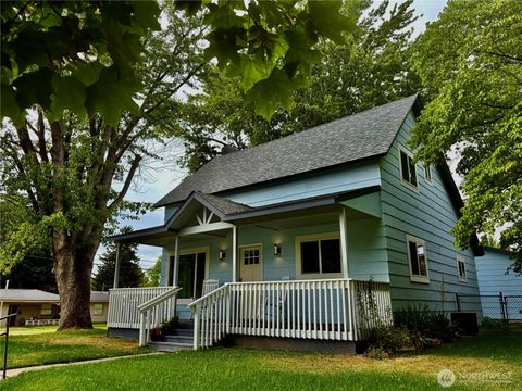 Photo of 703 Washington Street, Walla Walla, WA 99362 (MLS # 2418521)