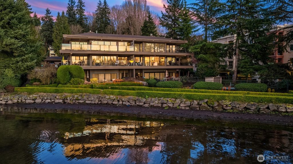 Photo of 4437 Lake Washington Boulevard NE #202, Kirkland, WA 98033 (MLS # 2478413)