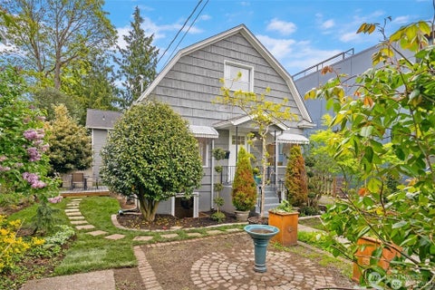 Photo of 5548 27th Avenue NE #A, Seattle, WA 98105 (MLS # 2535021)