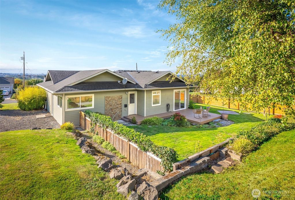 Photo of 2031 71st Avenue SE, Lake Stevens, WA 98258 (MLS # 2438779)