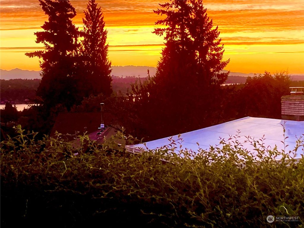 Photo of 13320 SE 43rd Street, Bellevue, WA 98006 (MLS # 2163546)