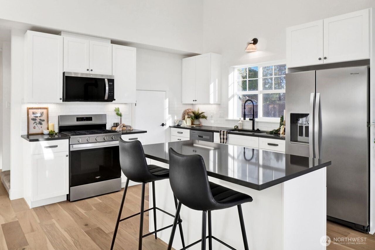 530 E Sunset Drive 12