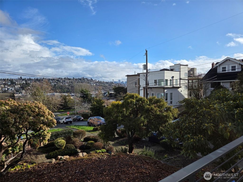 Photo of 2418 W Boston St, Seattle, WA 98199 (MLS # 2501086)