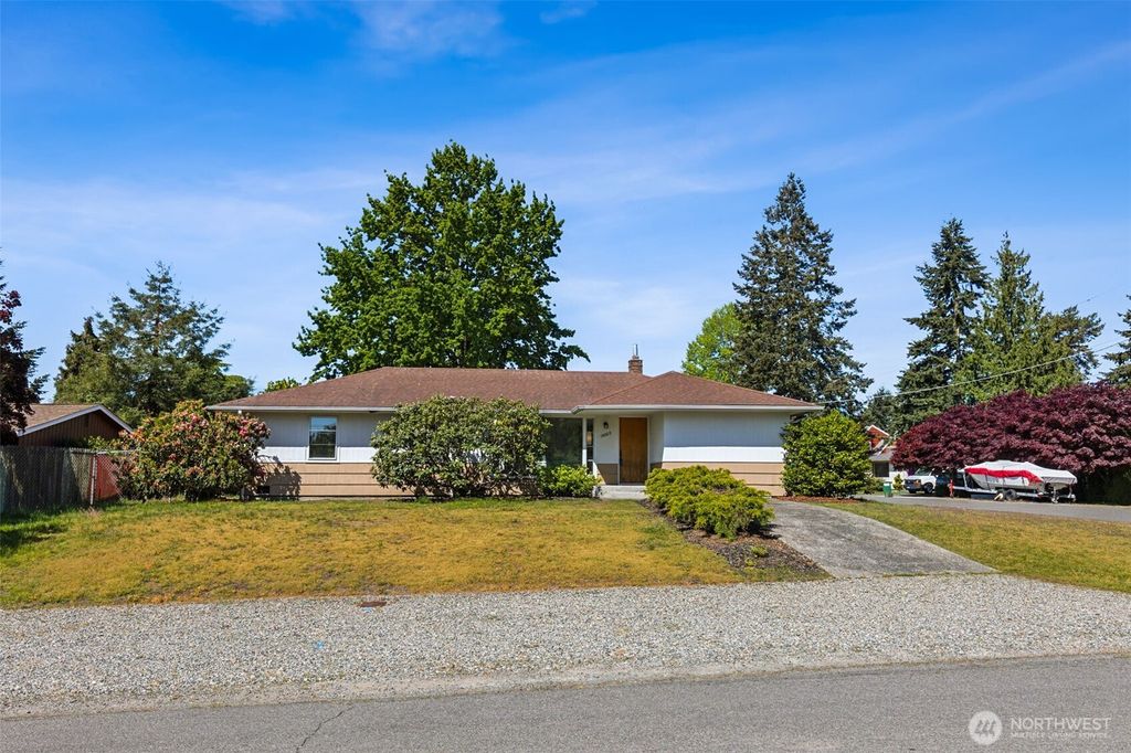 Photo of 14205 11th Avenue SW, Burien, WA 98166 (MLS # 2522720)