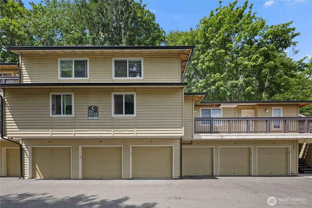 Photo of 515 Newport Way NW #C3, Issaquah, WA 98027 (MLS # 2397374)