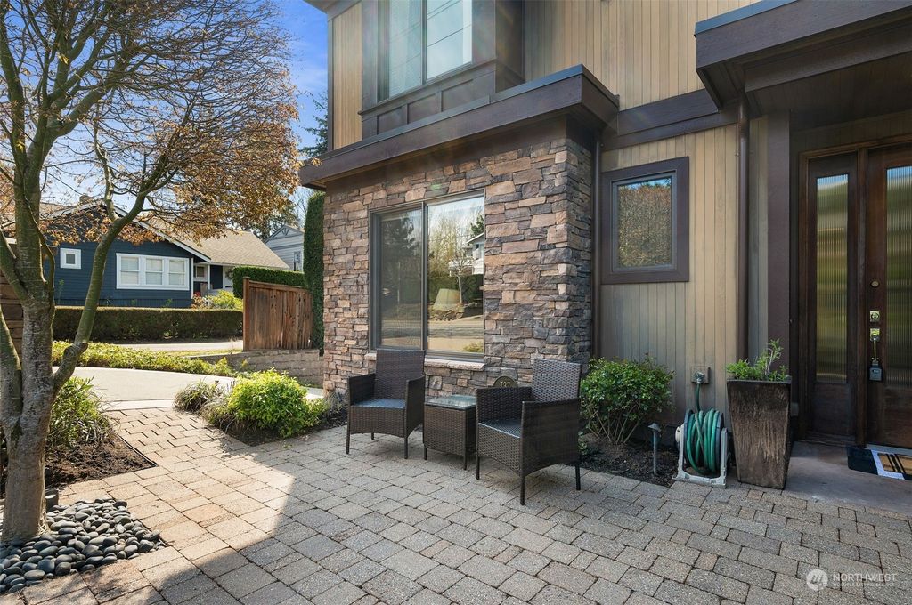 Photo of 737 State Street S, Kirkland, WA 98033 (MLS # 2058912)
