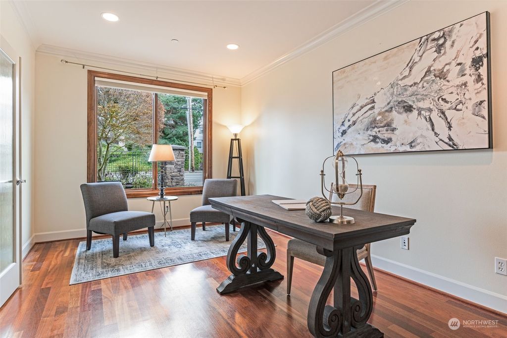 Photo of 737 State Street S, Kirkland, WA 98033 (MLS # 2058912)