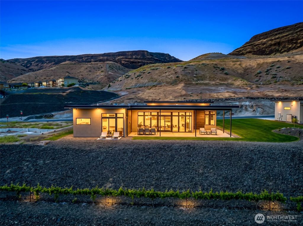 Photo of 23413 NW Cliff View Drive, Quincy, WA 98848 (MLS # 2521871)