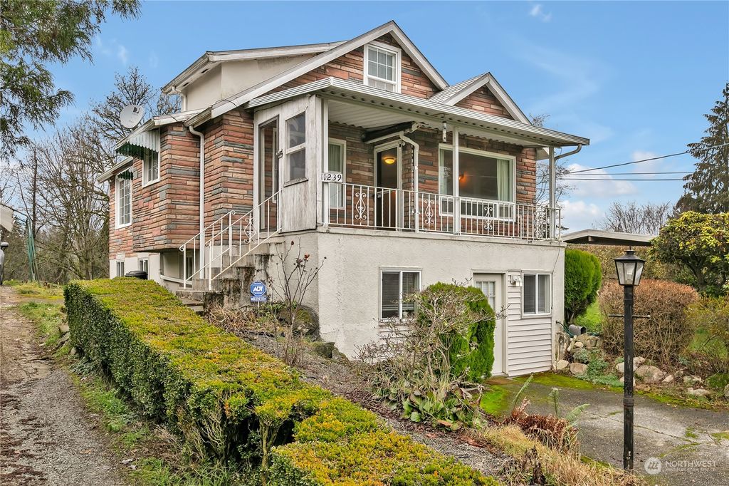 Photo of 11239 12th Avenue S, Burien, WA 98168 (MLS # 2322395)