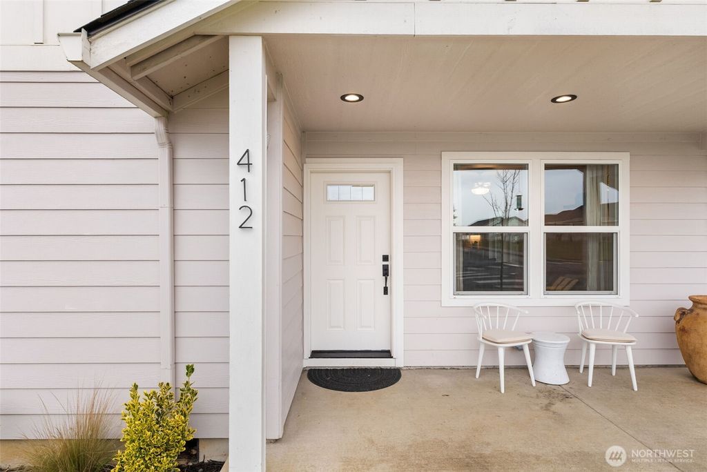 Photo of 412 Herren Avenue, Winlock, WA 98596 (MLS # 2476249)