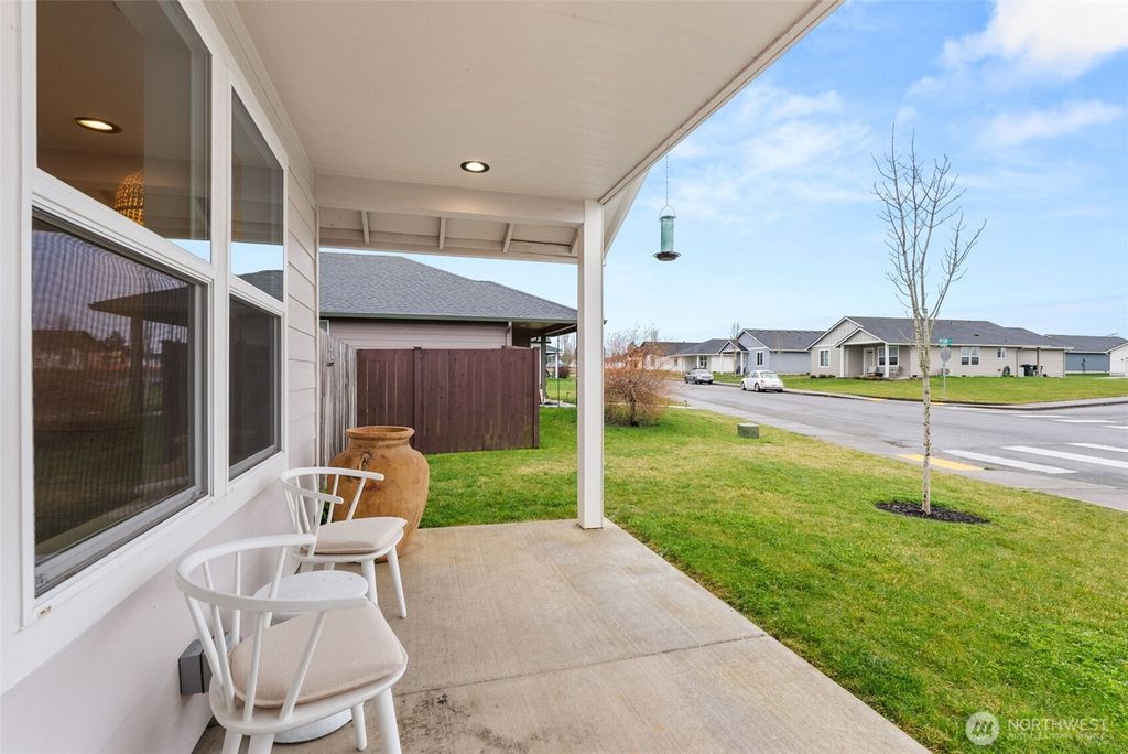 Photo of 412 Herren Avenue, Winlock, WA 98596 (MLS # 2476249)