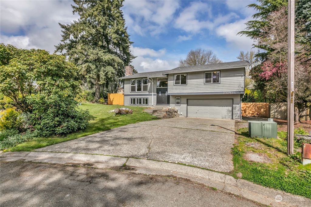 Photo of 23201 138 Avenue SE, Kent, WA 98042 (MLS # 2223273)
