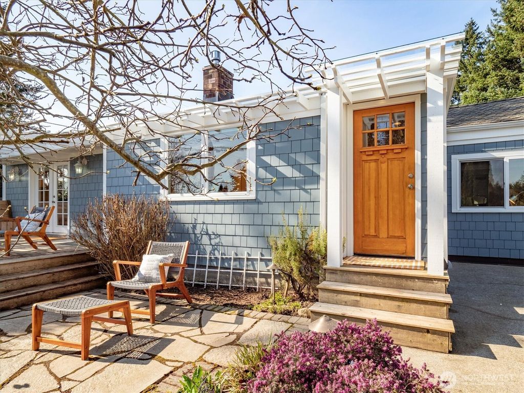 Photo of 18029 Wallingford Avenue N, Shoreline, WA 98133 (MLS # 2484259)