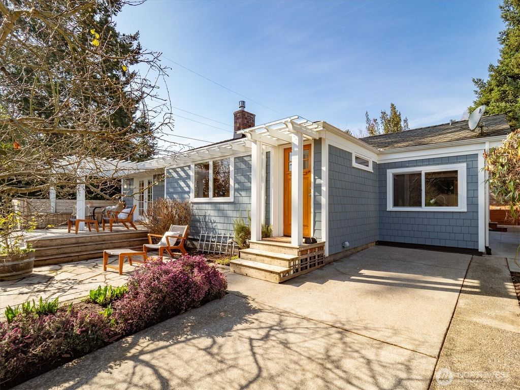 Photo of 18029 Wallingford Avenue N, Shoreline, WA 98133 (MLS # 2484259)