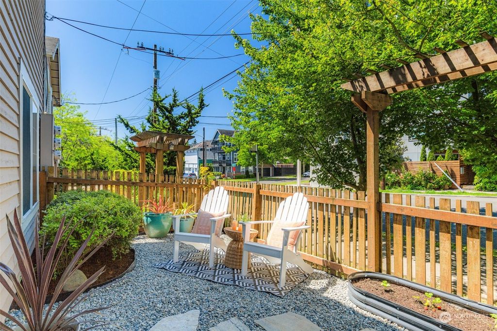 Photo of 606 21st Avenue #606, Seattle, WA 98122 (MLS # 2249729)