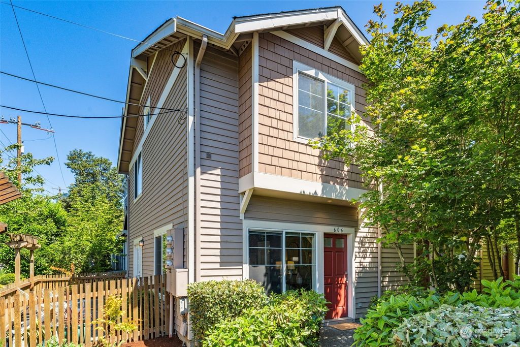 Photo of 606 21st Avenue #606, Seattle, WA 98122 (MLS # 2249729)