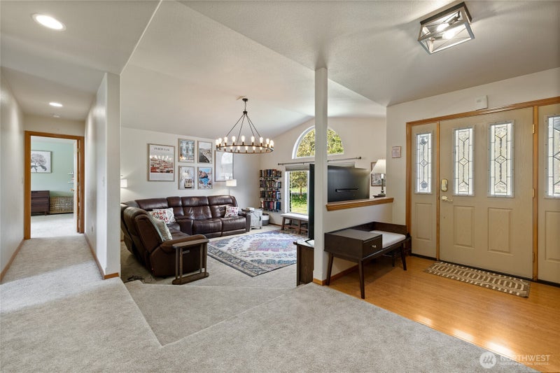 591 W Shelton Valley Road