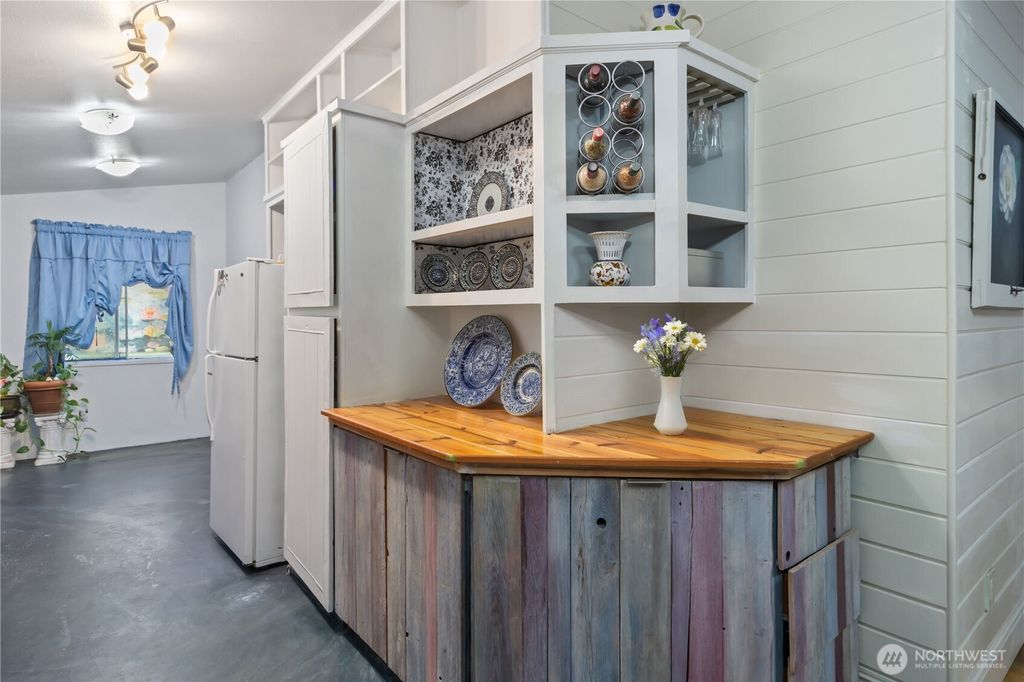 Photo of 404 NE Saturn Lane, Bremerton, WA 98311 (MLS # 2446574)