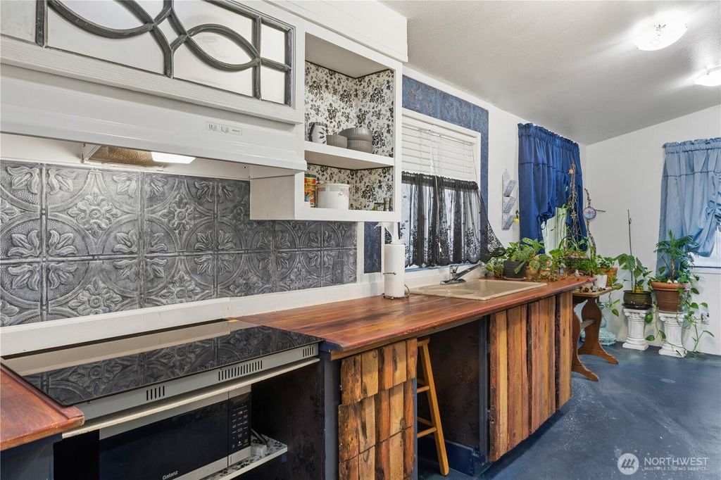 Photo of 404 NE Saturn Lane, Bremerton, WA 98311 (MLS # 2446574)