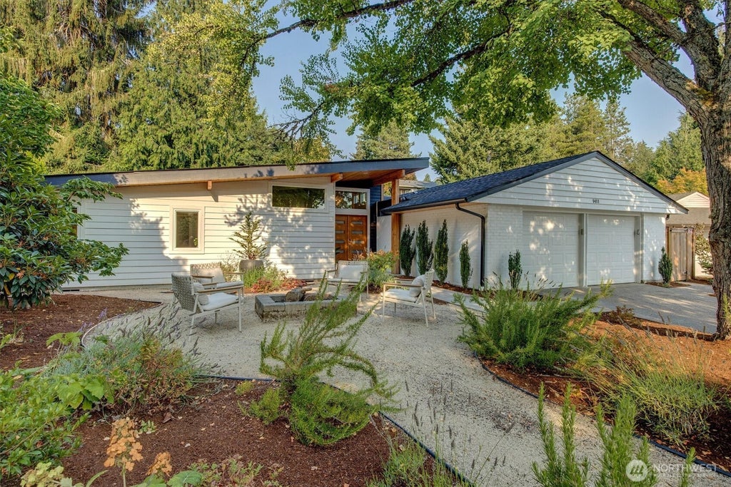 Photo of 1411 176th Place NE, Bellevue, WA 98008 (MLS # 2574120)
