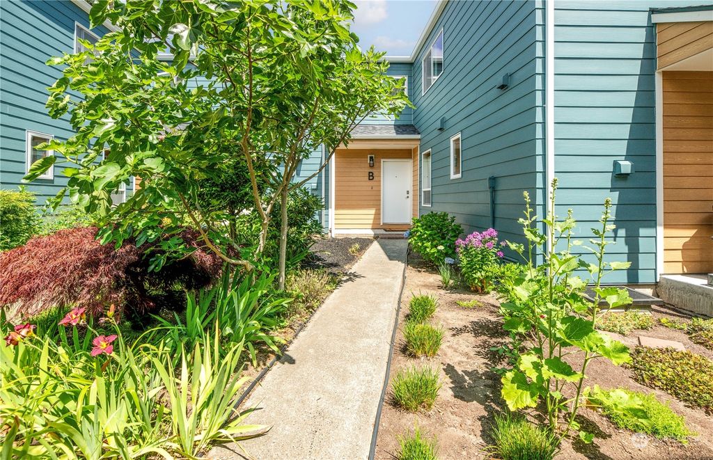 Photo of 8437 25th Avenue SW #B, Seattle, WA 98106 (MLS # 2266392)