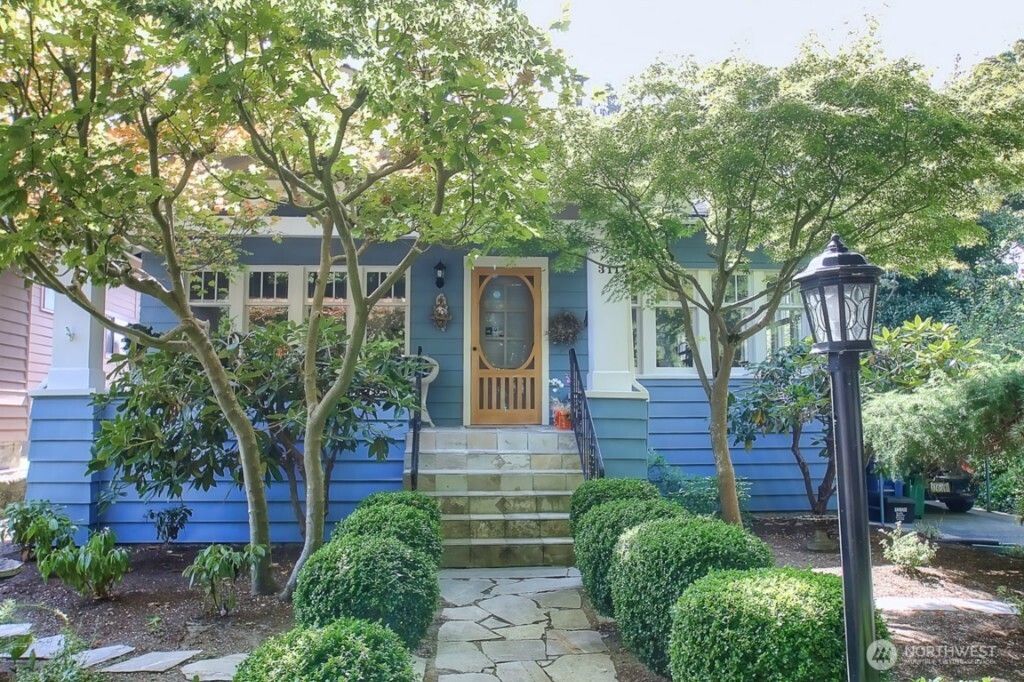 Photo of 311 McGraw Street, Seattle, WA 98109 (MLS # 2358927)